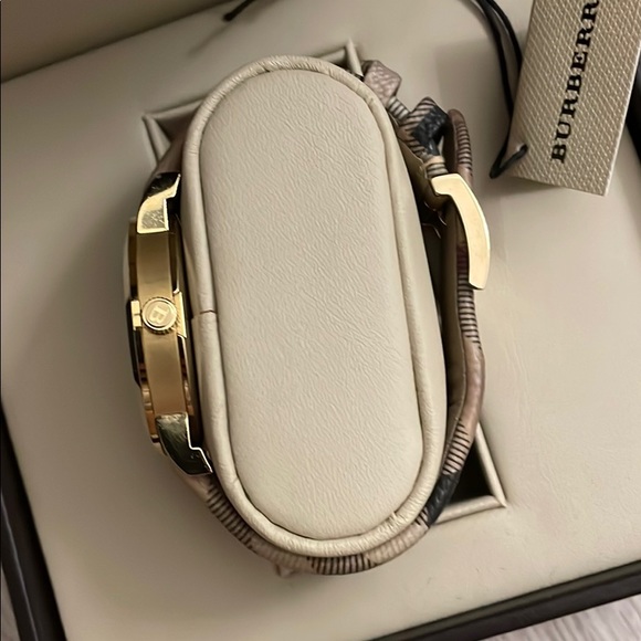 Burberry watch - Picture 5 of 5